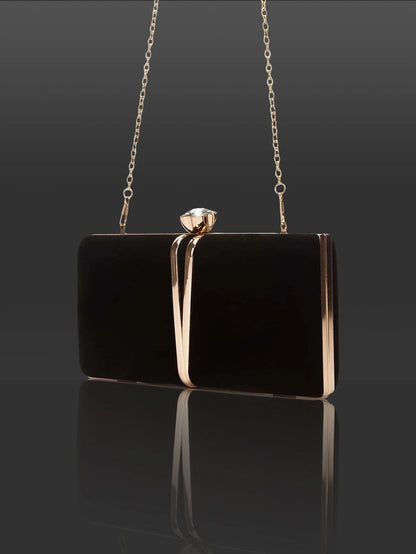 This elegant and luxurious clutch, paired with sparkling earrings, bracelets and necklaces, is the perfect gift for your friends