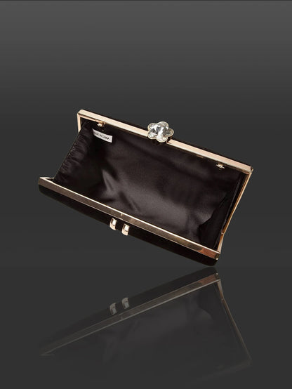 This elegant and luxurious clutch, paired with sparkling earrings, bracelets and necklaces, is the perfect gift for your friends